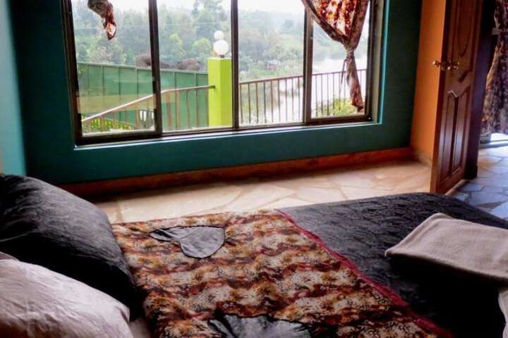 Room 8 of 12