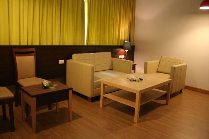 Room 8 of 84