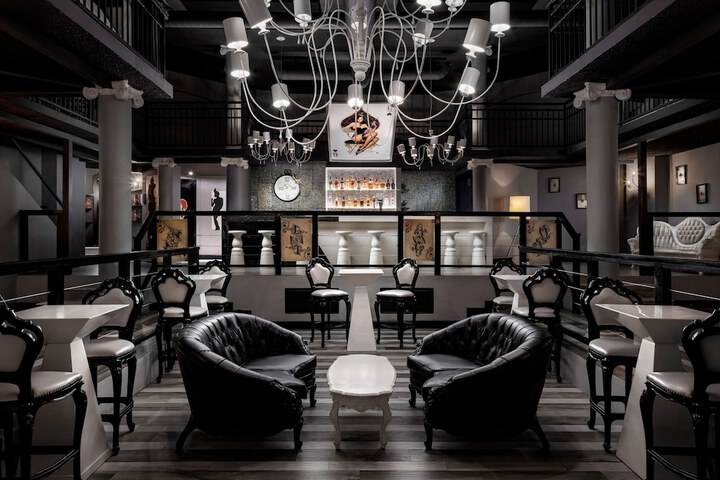 Lounge 96 of 121