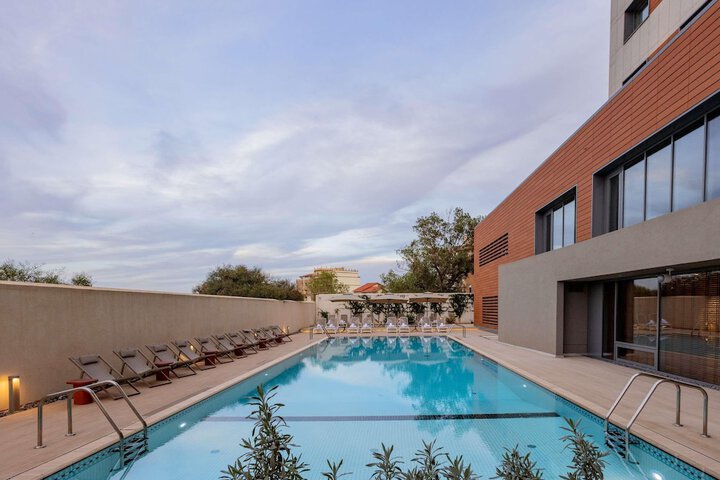 Pool 49 of 106