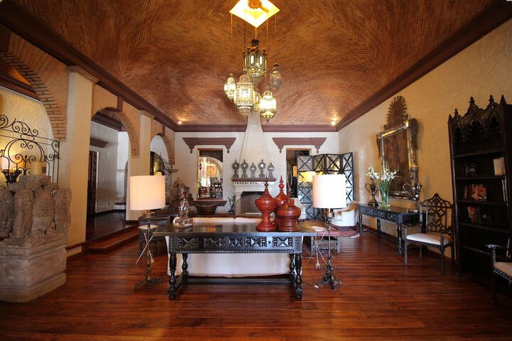 Entrance & Lobby