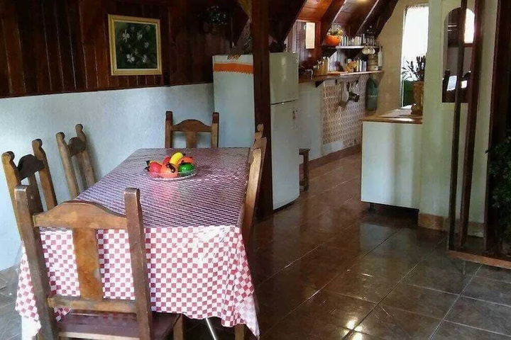 Dining 9 of 11