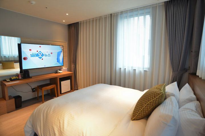 Room 13 of 24