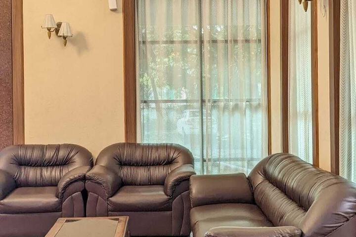 Room 4 of 12