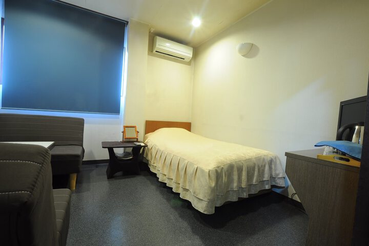 Room 9 of 107