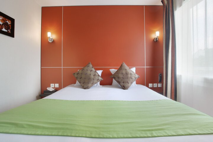 Room 38 of 146