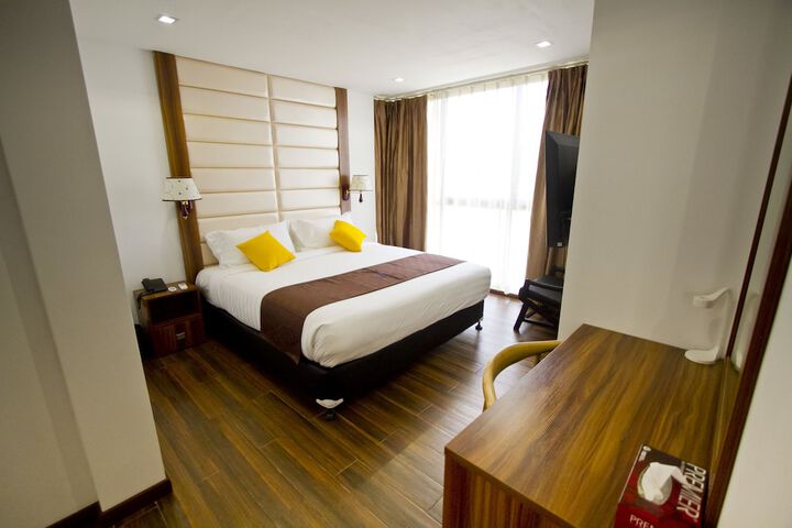 Room 28 of 74