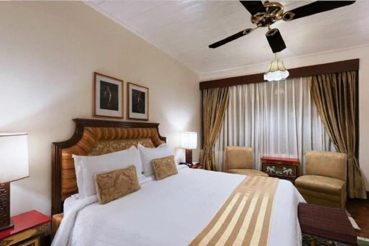 Room 16 of 40