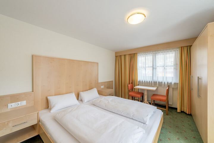 Room 4 of 47