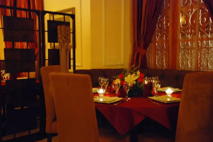 Dining 15 of 21