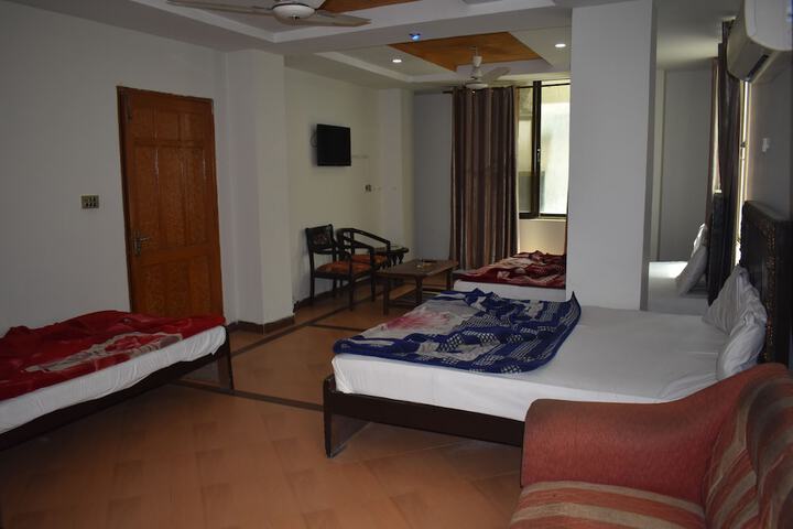 Room 7 of 8