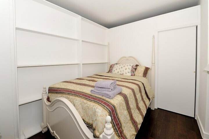 Room 7 of 324