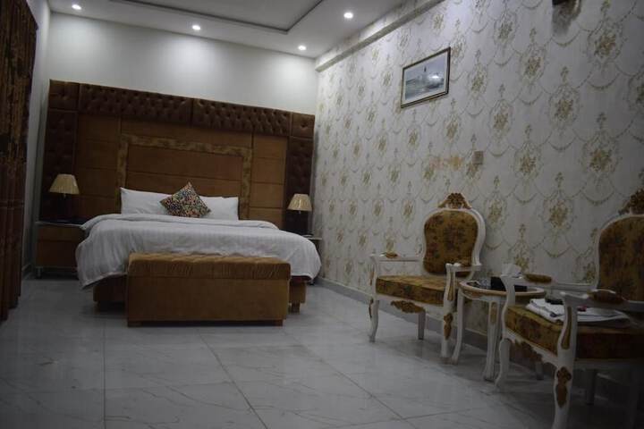 Room 7 of 13
