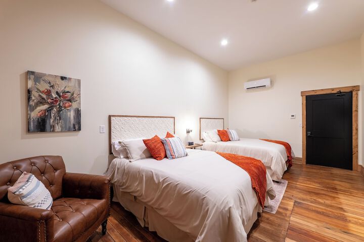 Room 17 of 39