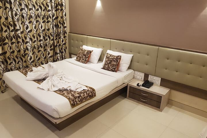 Room 7 of 25