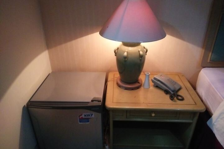 Room 102 of 184