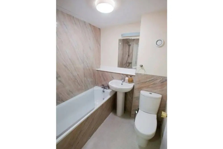Room 6 of 8