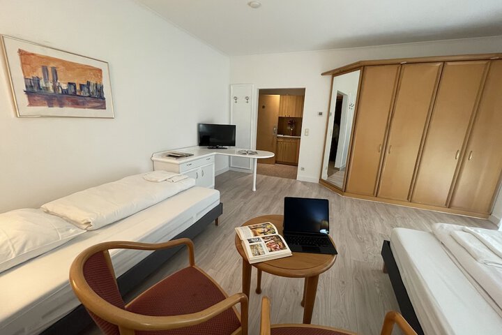 Room 12 of 50