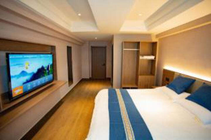 Room 21 of 21