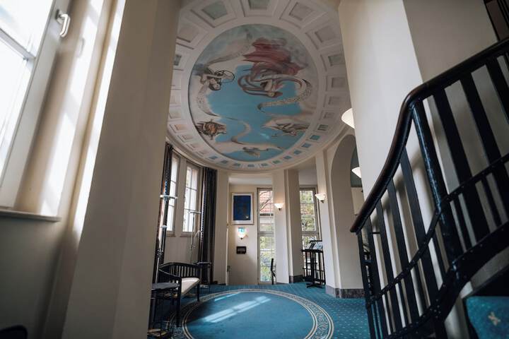 Entrance & Lobby