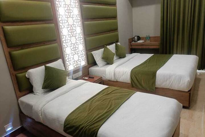 Room 10 of 24