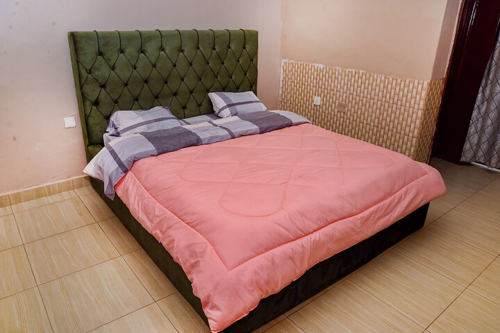 Room 8 of 25