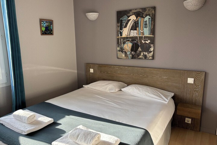 Room 6 of 35