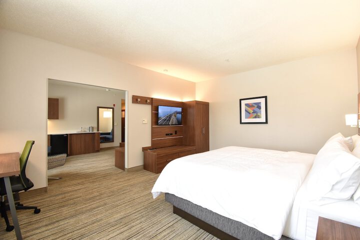 1 King Bed (16 of 17)
