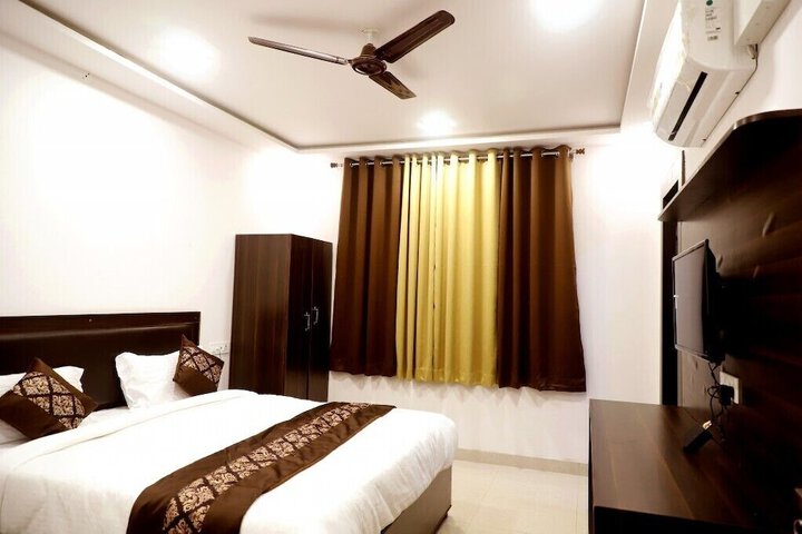 Room 10 of 37