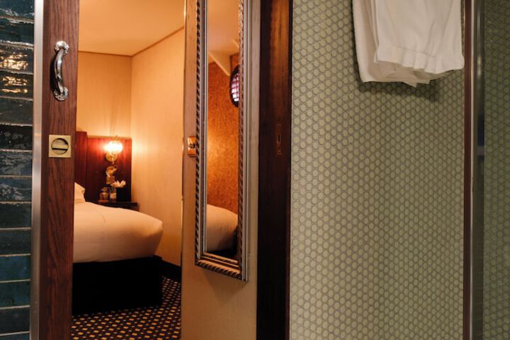 Room 48 of 67