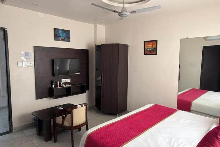 Room 17 of 44