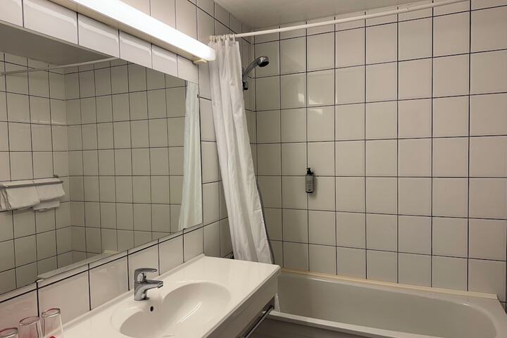 Room 159 of 209