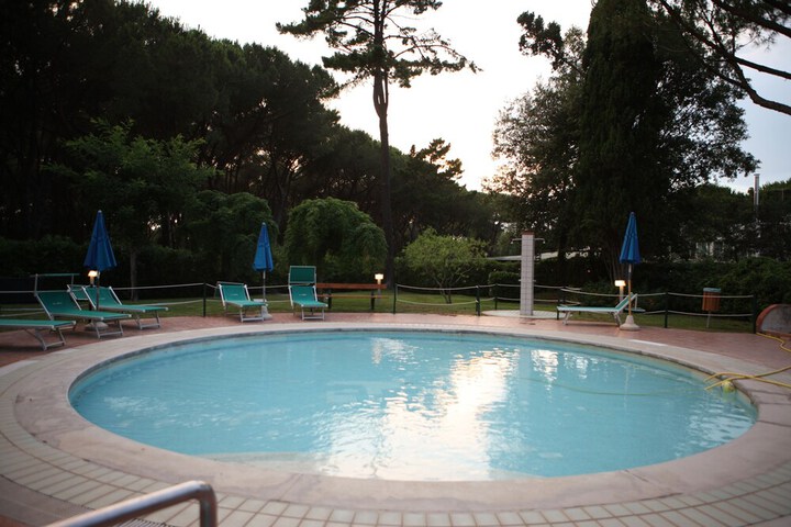 Pool 9 of 18