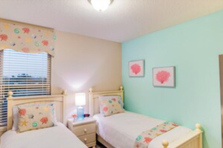 Room 13 of 20