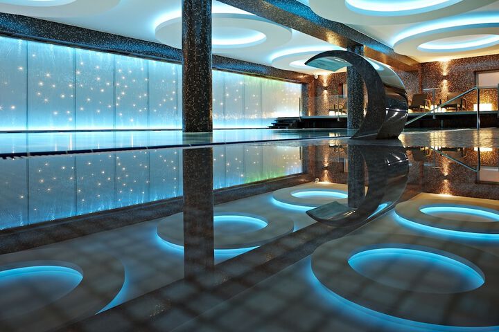 Hotel with Pool