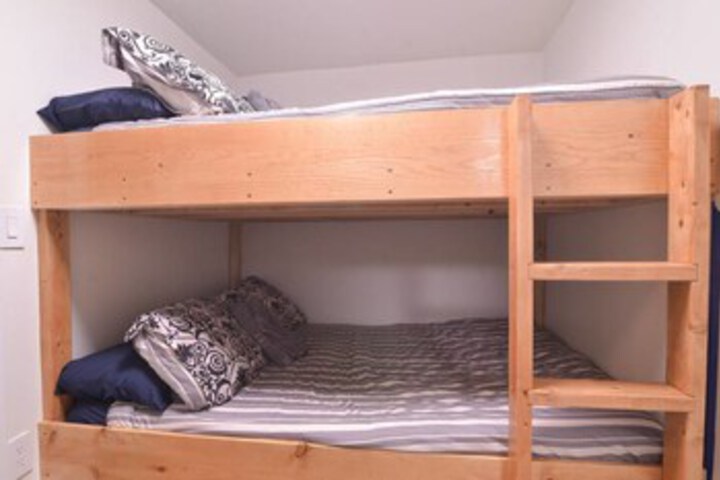 Room 7 of 8