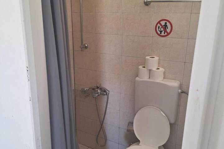Room 6 of 11
