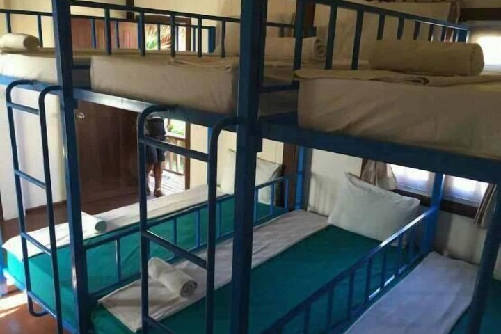 Room 6 of 42