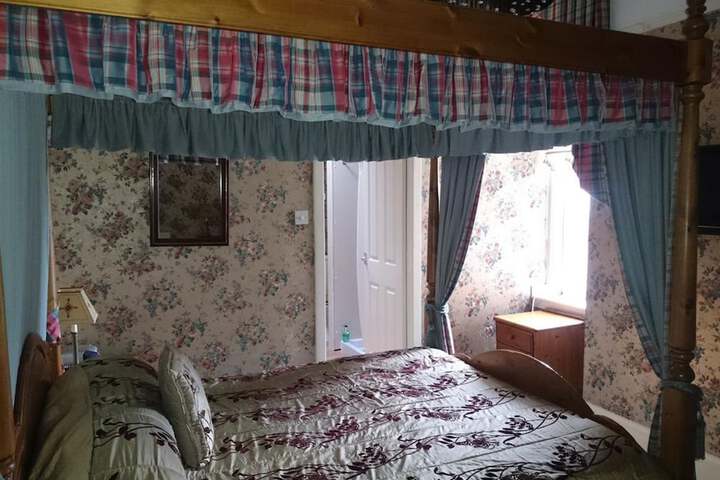 Room 10 of 17
