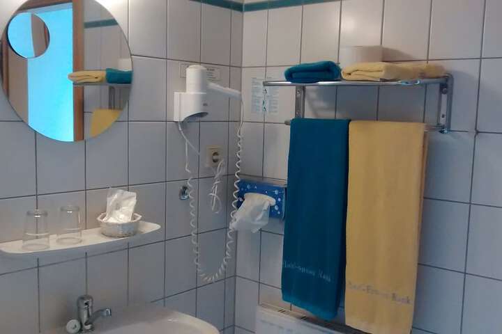 Room 10 of 50