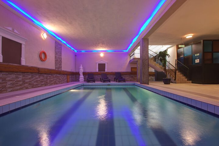 Hotel Pool