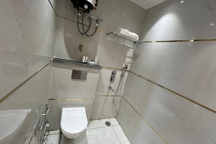 Room 15 of 15