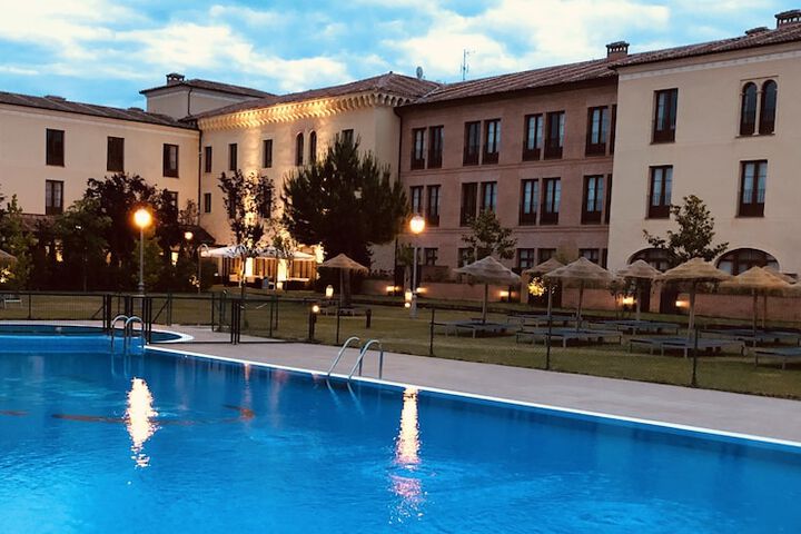 Pools & Facilities