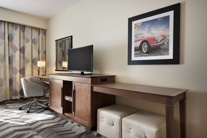 1 King with Sofa Bed Microwave, Refrigerator (18 of 20)