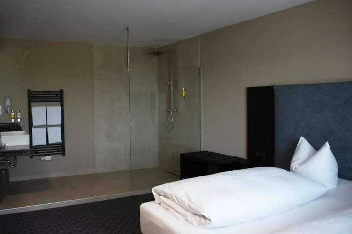 Room 7 of 37