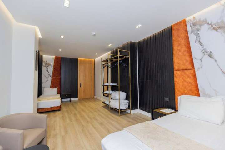 Room 48 of 132