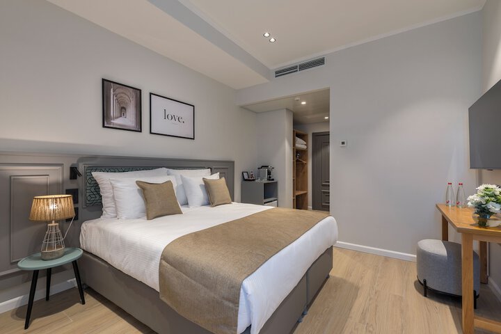 Room 16 of 46