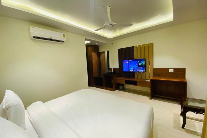 Room 3 of 16