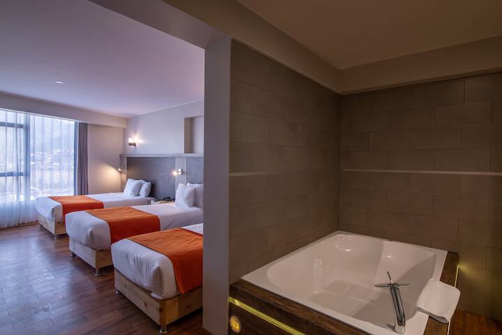 Room 4 of 25