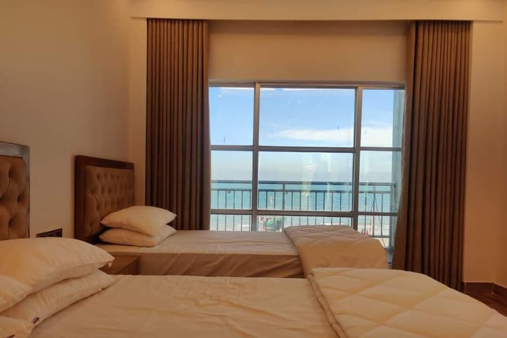 Room 9 of 11